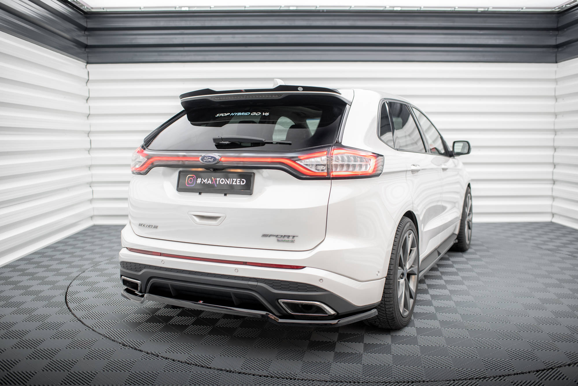 Maxton Design Street+ Mittlerer Diffusor RACE passend für Ford Edge Sport Mk2 schwarz Hochglanz