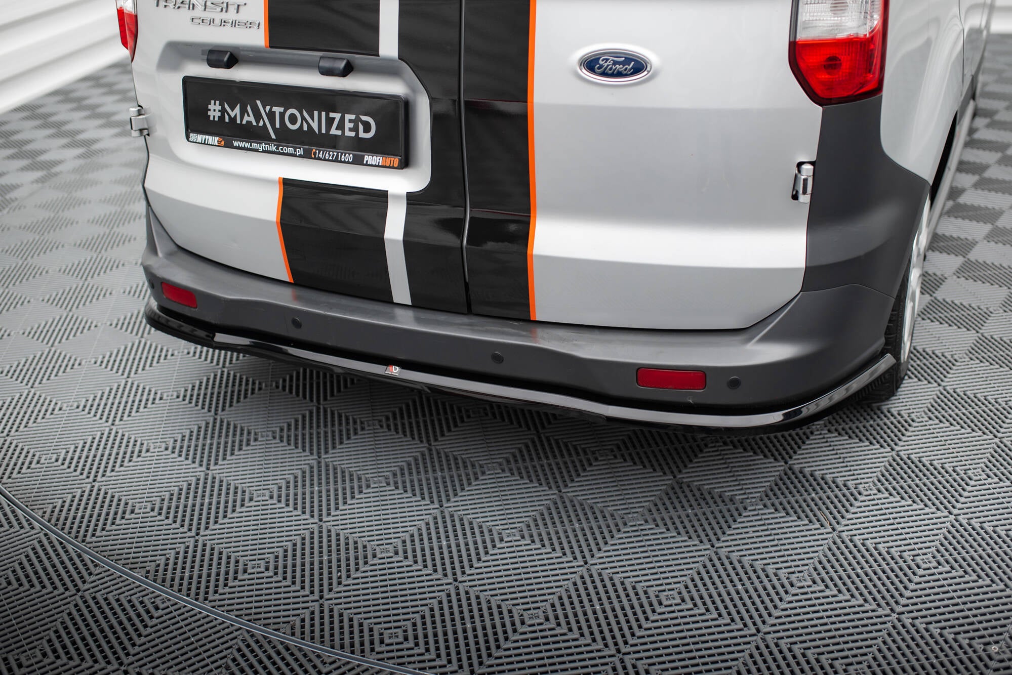 Maxton Design Heckansatz Ford Transit Courier Mk1 schwarz Hochglanz für Ford Transit Courier Mk1