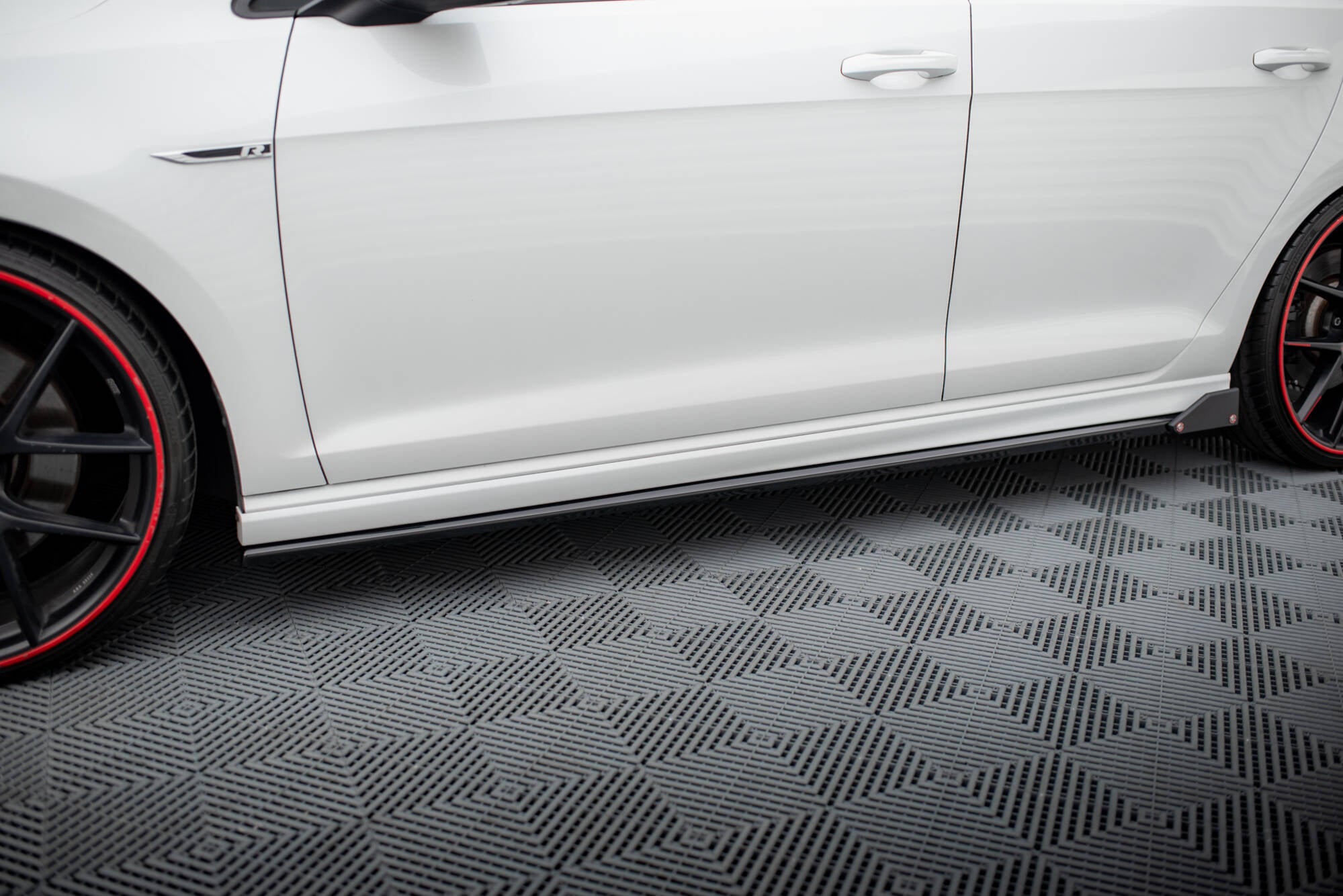 Maxton Design Street+ Seitenschweller Leisten passend für V.3 + Flaps passend für VW Golf R / R-Line Mk7