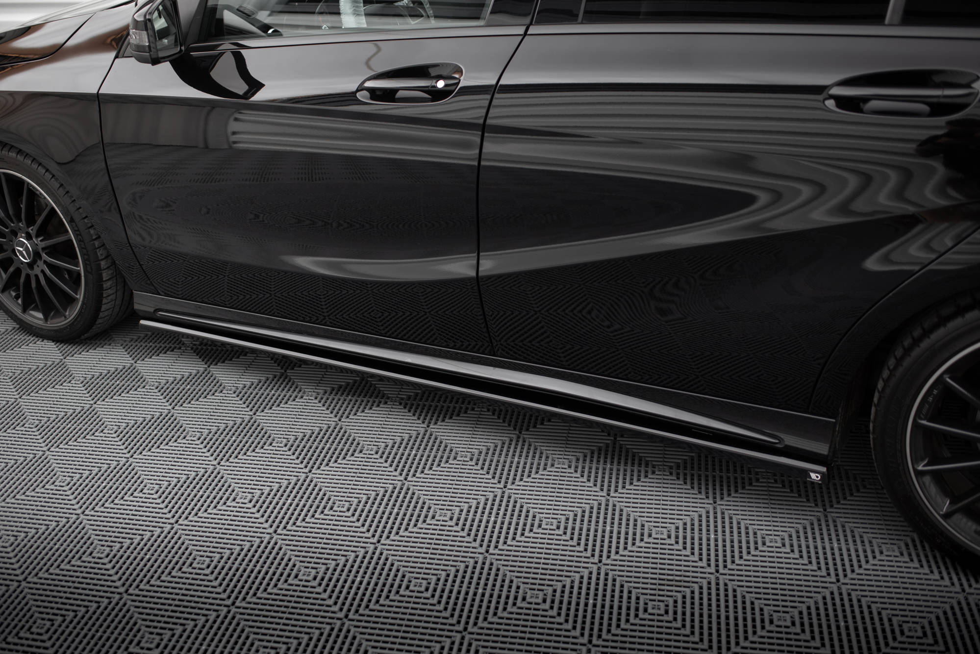 Maxton Design Street+ Seitenschweller Leisten passend für Mercedes-Benz A AMG-Line W176 Facelif schwarz Hochglanz