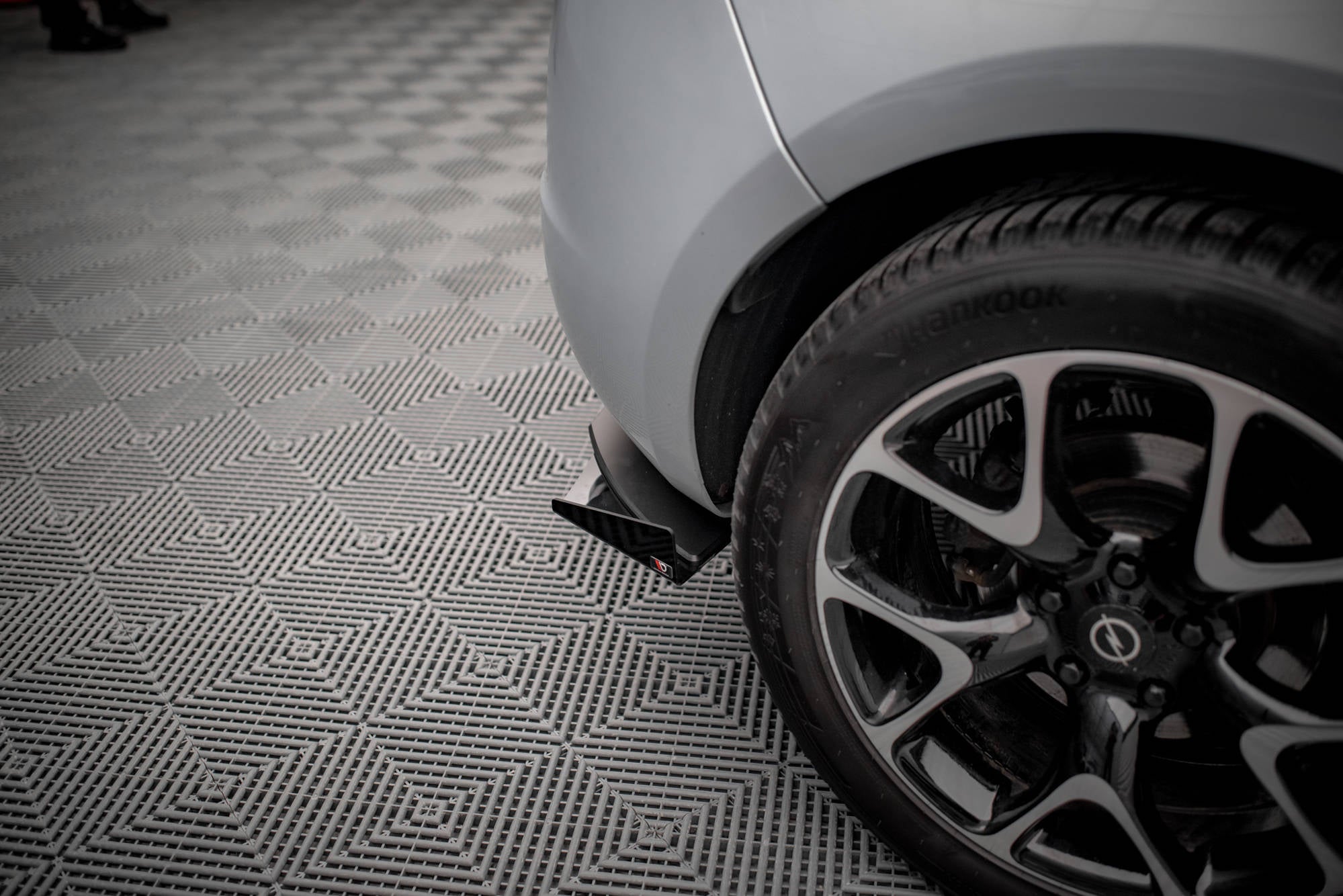 Maxton Design Robuste Racing Diffusor Heck Ansatz + Flaps passend für Opel Astra GTC OPC-Line J schwarz Hochglanz