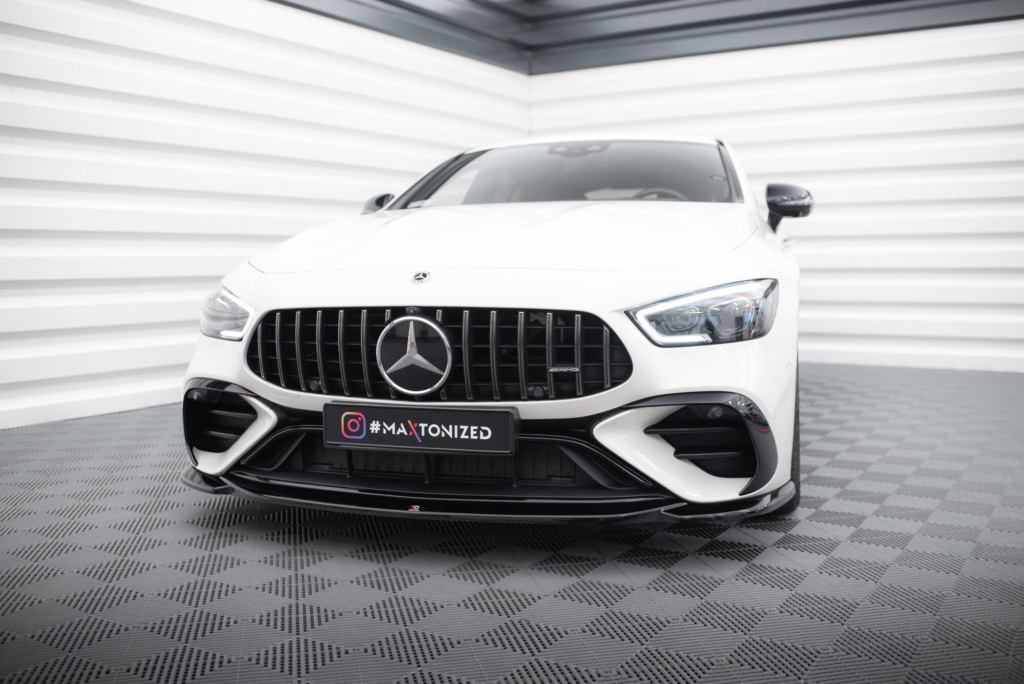 Maxton Design Street+ Spoilerlippe Front Ansatz V.1 passend für Mercedes-AMG GT 43 4 Door Coupe V8 Styling Package X290 schwarz Hochglanz