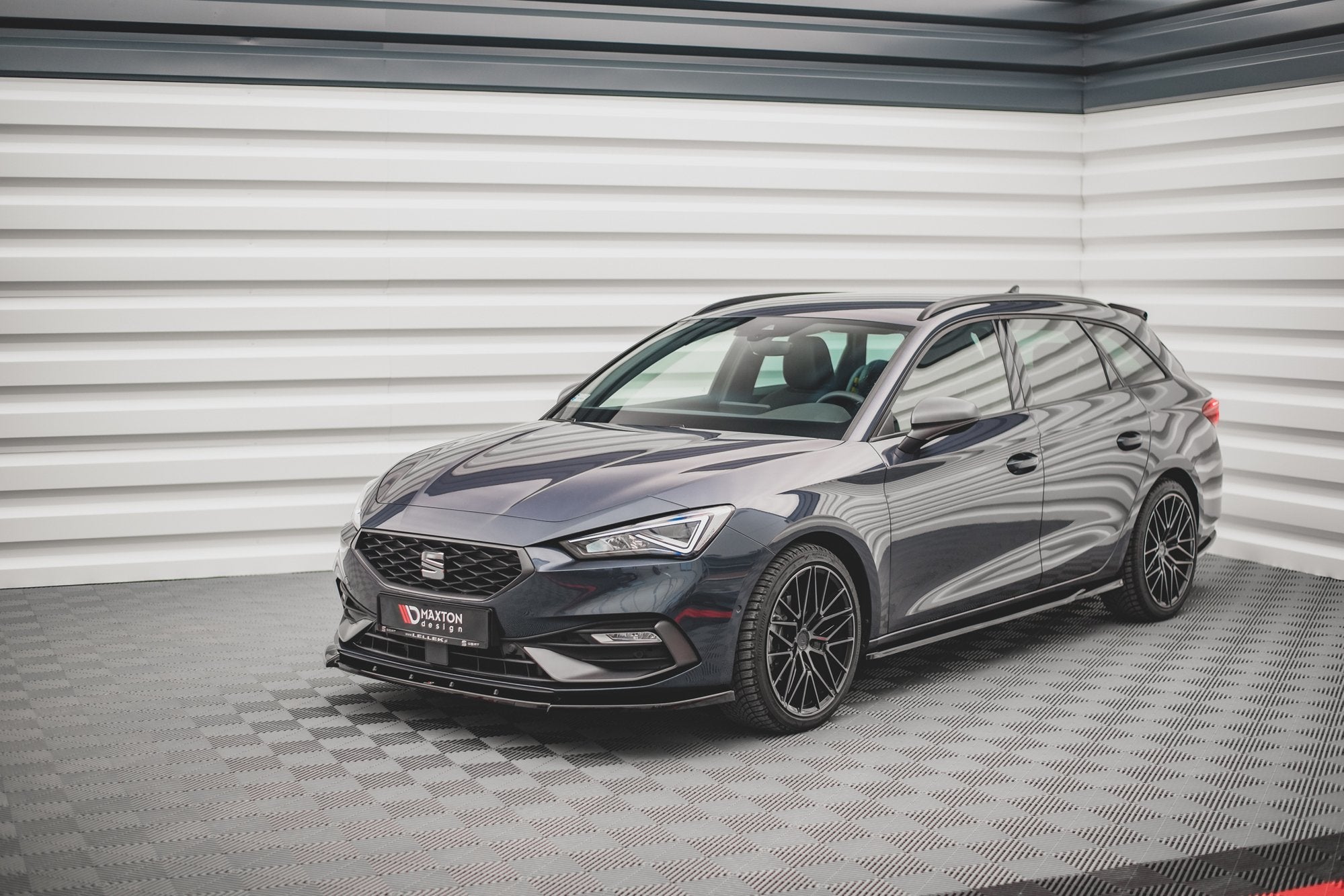 Maxton Design Street+ Spoilerlippe Front Ansatz V.1 passend für Seat Leon FR Mk4 schwarz Hochglanz