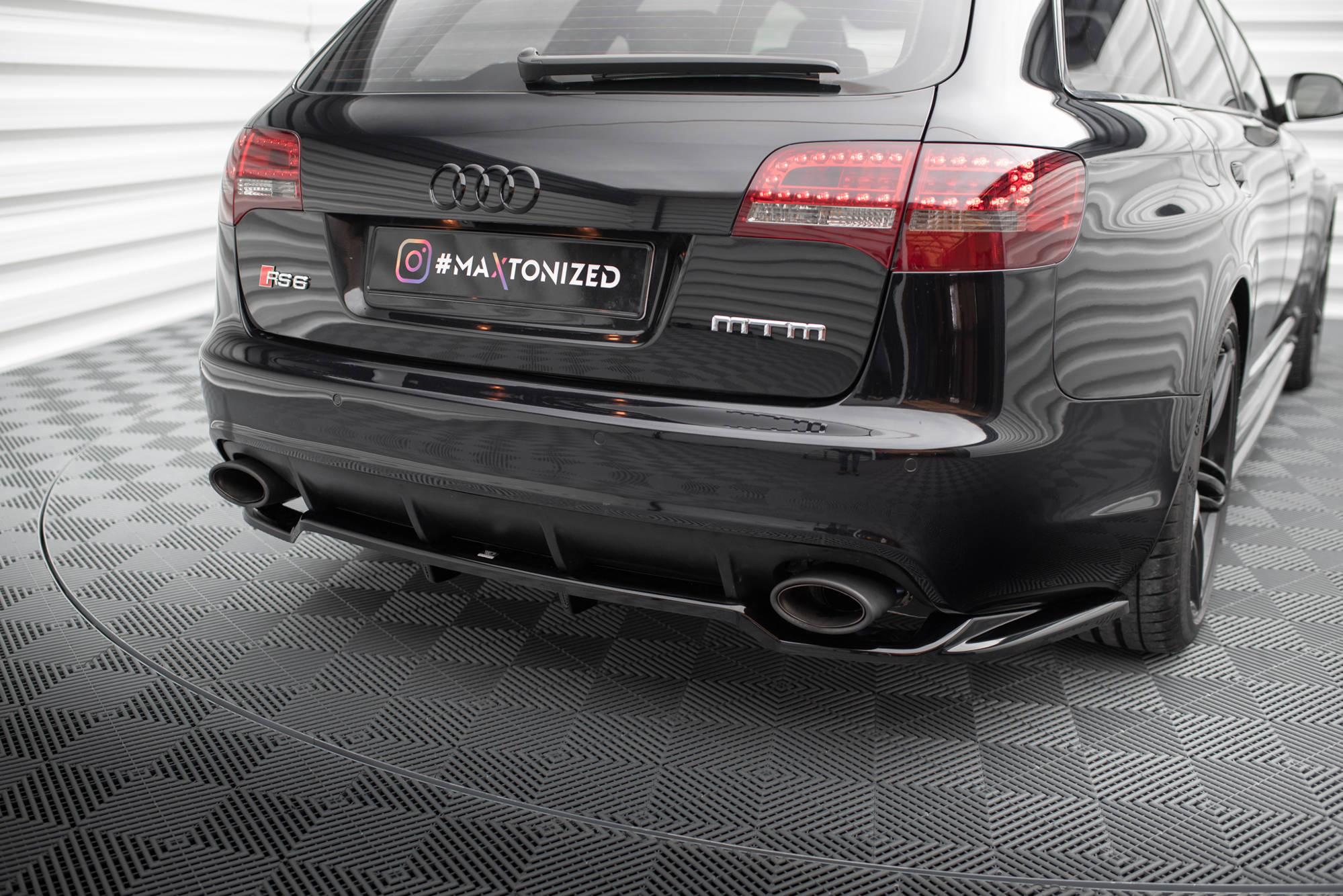 Maxton Design Street+ Mittlerer Diffusor RACE passend für Audi RS6 Avant C6 schwarz Hochglanz