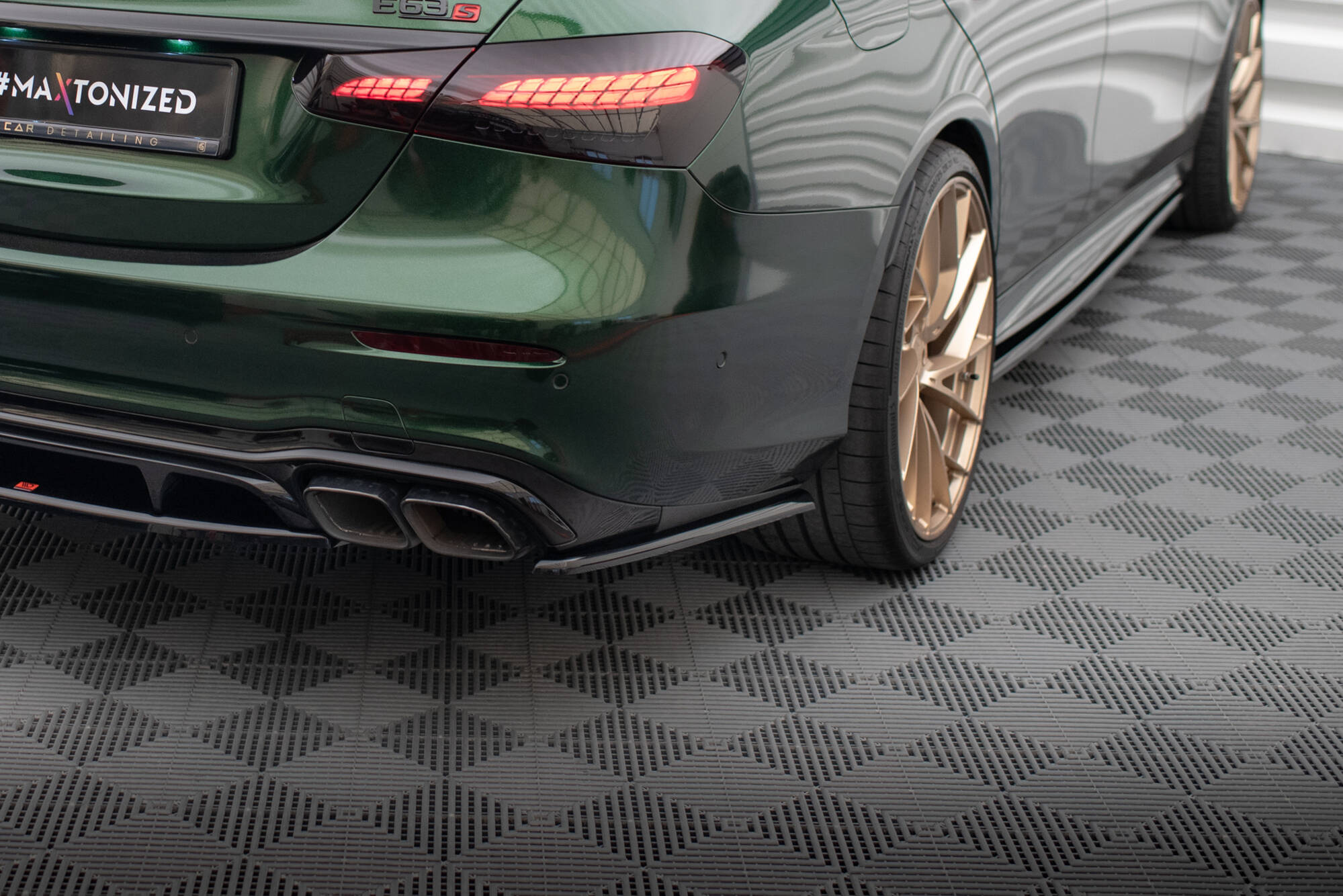 Maxton Design Heck Ansatz Flaps Diffusor passend für Mercedes-AMG E63 W213 Facelift schwarz Hochglanz