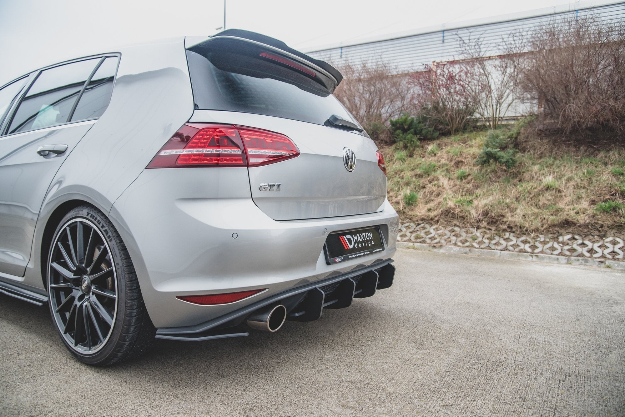 Maxton Design Robuste Racing Heckschürze V.2 passend für VW Golf 7 GTI
