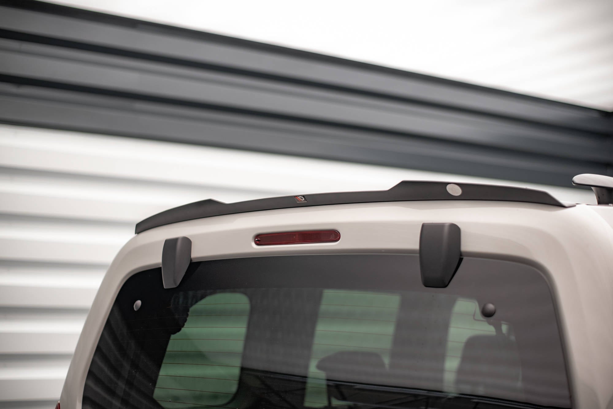 Maxton Design Spoiler CAP passend für Citroen Berlingo Mk3 schwarz Hochglanz