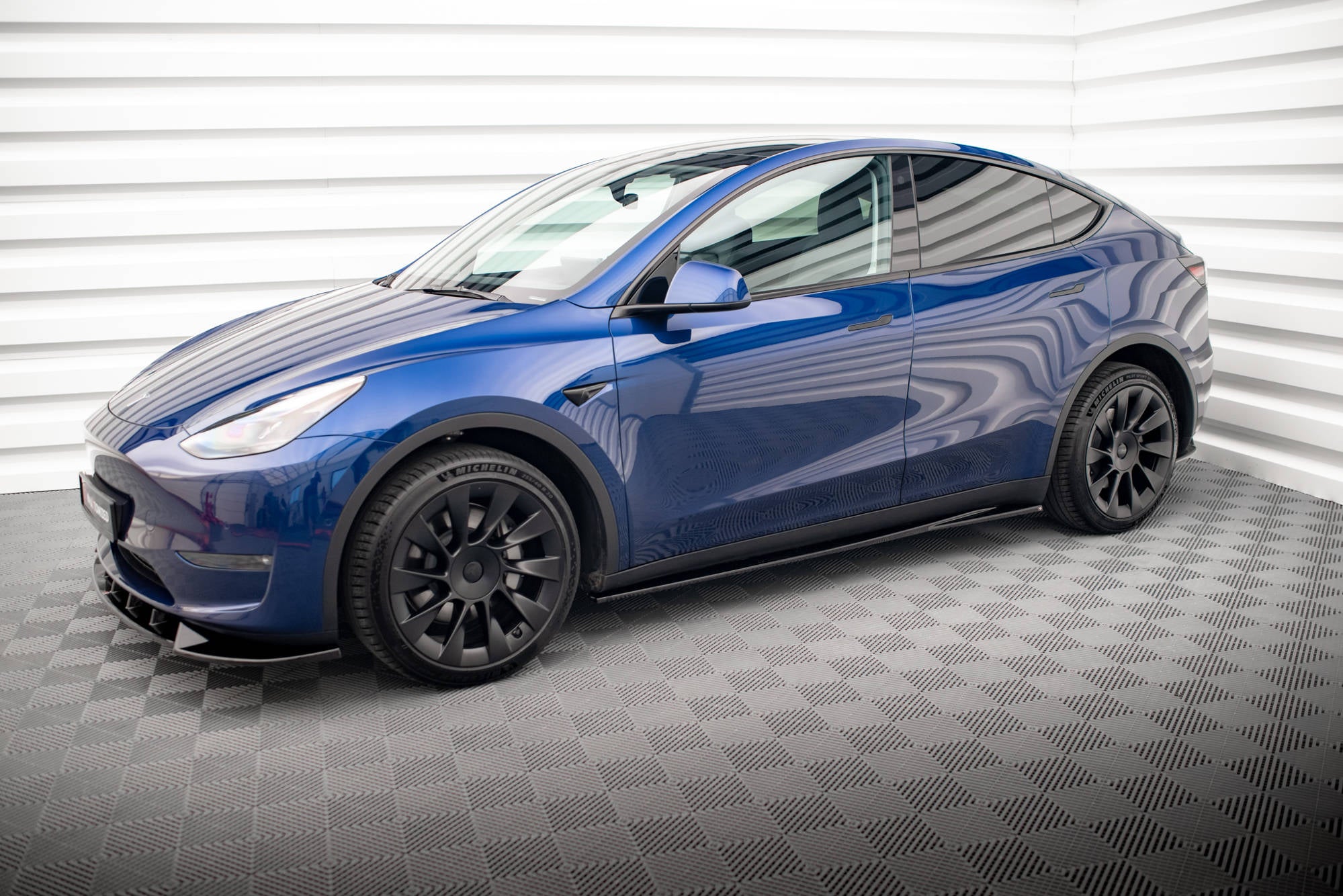 Maxton Design Street+ Seitenschweller Leisten passend für V.1 passend für Tesla Model Y schwarz Hochglanz