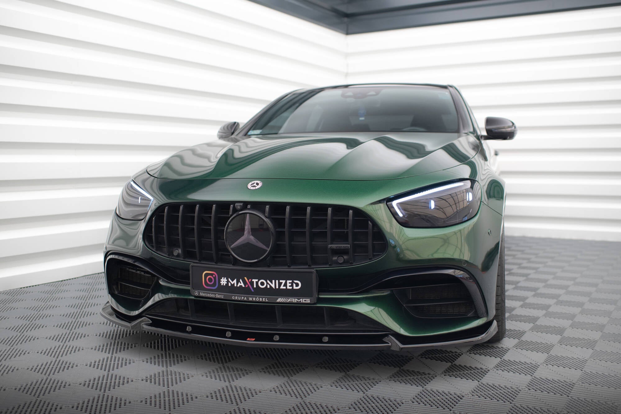 Maxton Design Street+ Spoilerlippe Front Ansatz V.2 passend für Mercedes-AMG E63 W213 Facelift schwarz Hochglanz