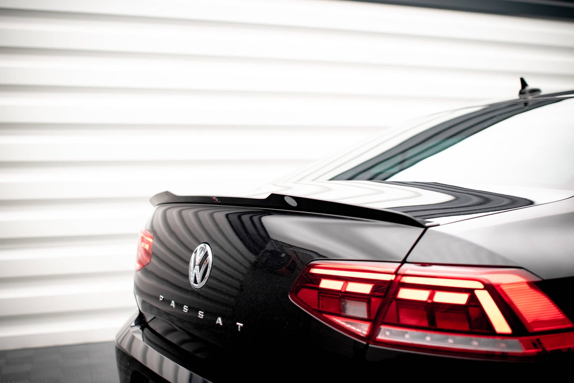 Maxton Design Spoiler CAP passend für VW Passat Limousine B8 Facelift schwarz Hochglanz