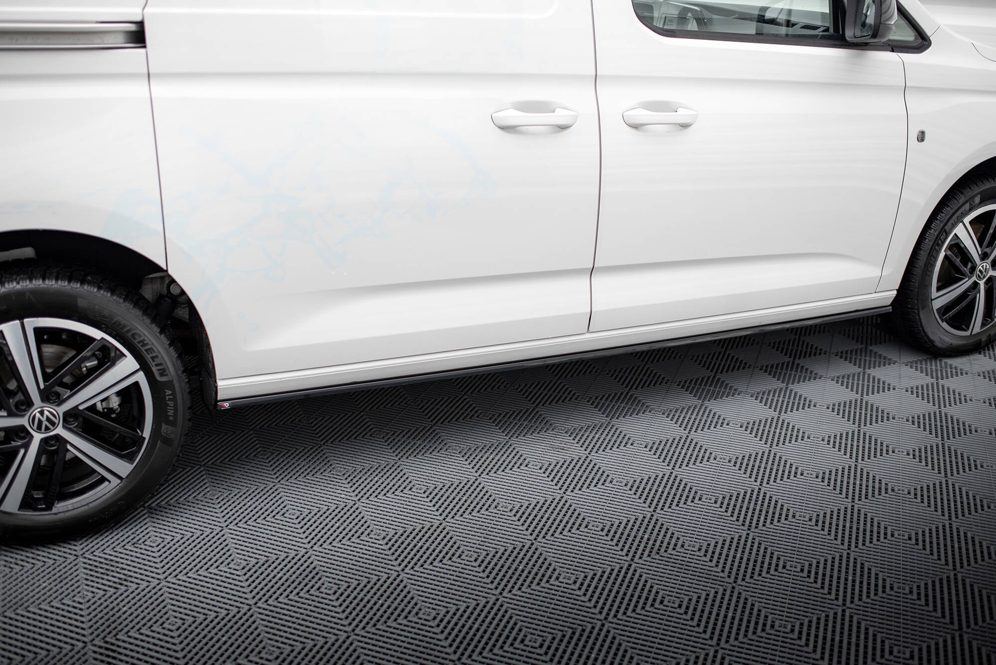 Maxton Design Street+ Seitenschweller Leisten passend für VW Caddy Maxi Mk5 schwarz Hochglanz