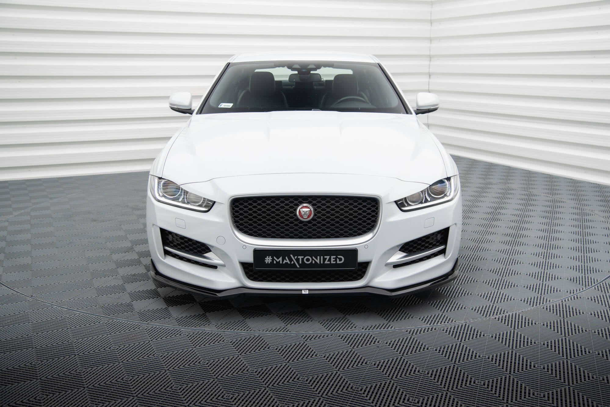 Maxton Design Street+ Spoilerlippe Front Ansatz V.1 passend für Jaguar XE R-Sport X760 schwarz Hochglanz