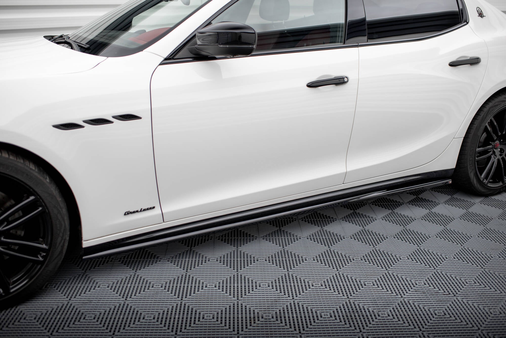Maxton Design Street+ Seitenschweller Leisten passend für Maserati Ghibli Modena Mk3 Facelift schwarz Hochglanz