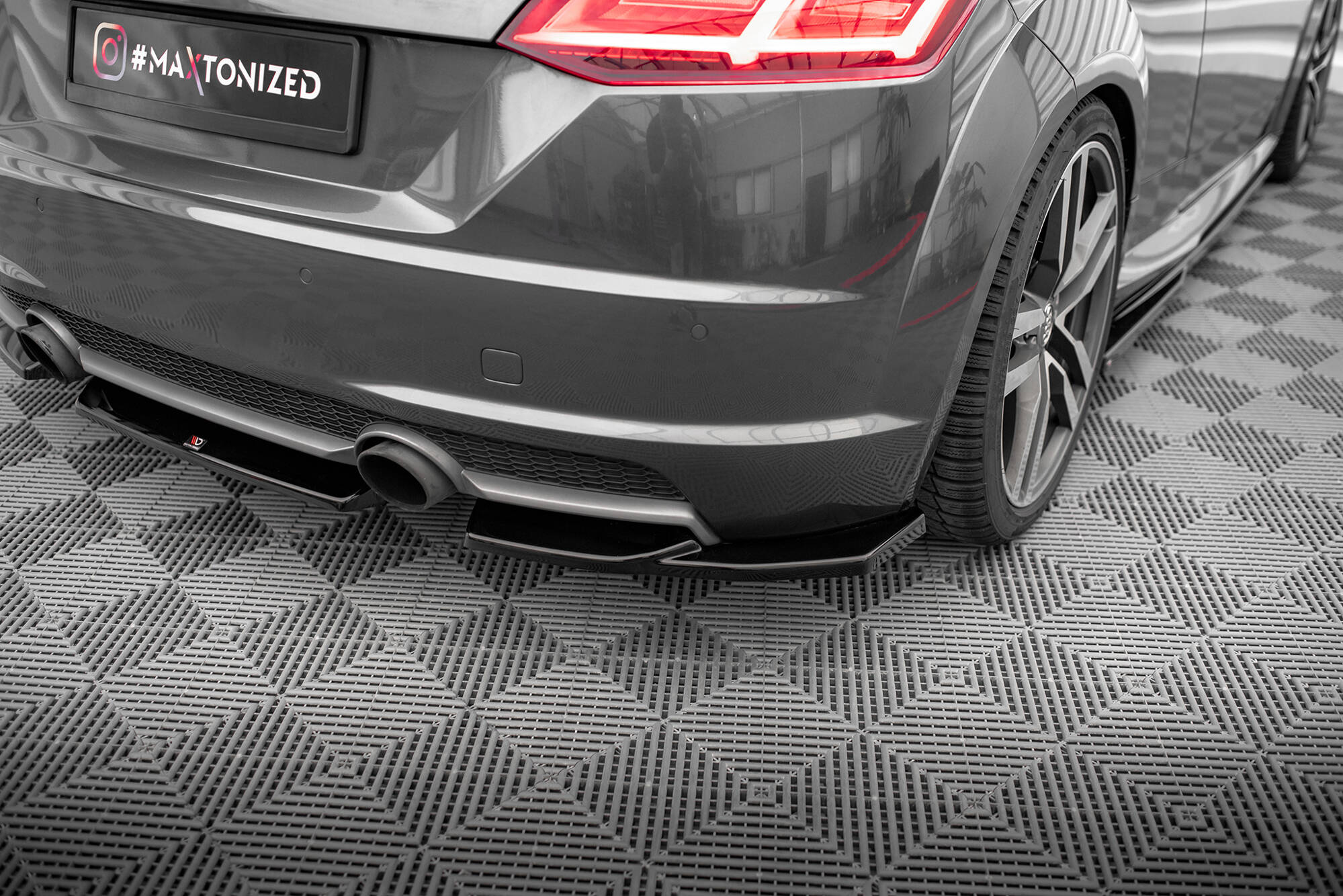 Maxton Design Heck Ansatz Flaps Diffusor V.1 passend für Audi TT S-Line 8S schwarz Hochglanz