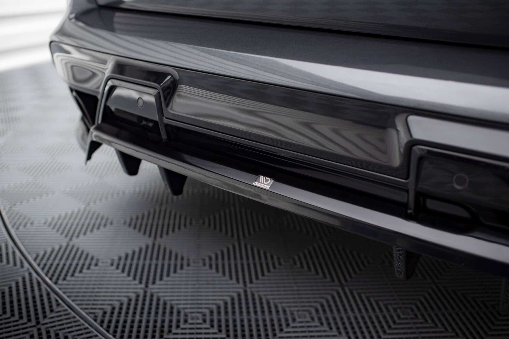 Maxton Design Street+ Mittlerer Diffusor RACE passend für BMW X5 M F95 / F95 Facelift schwarz Hochglanz