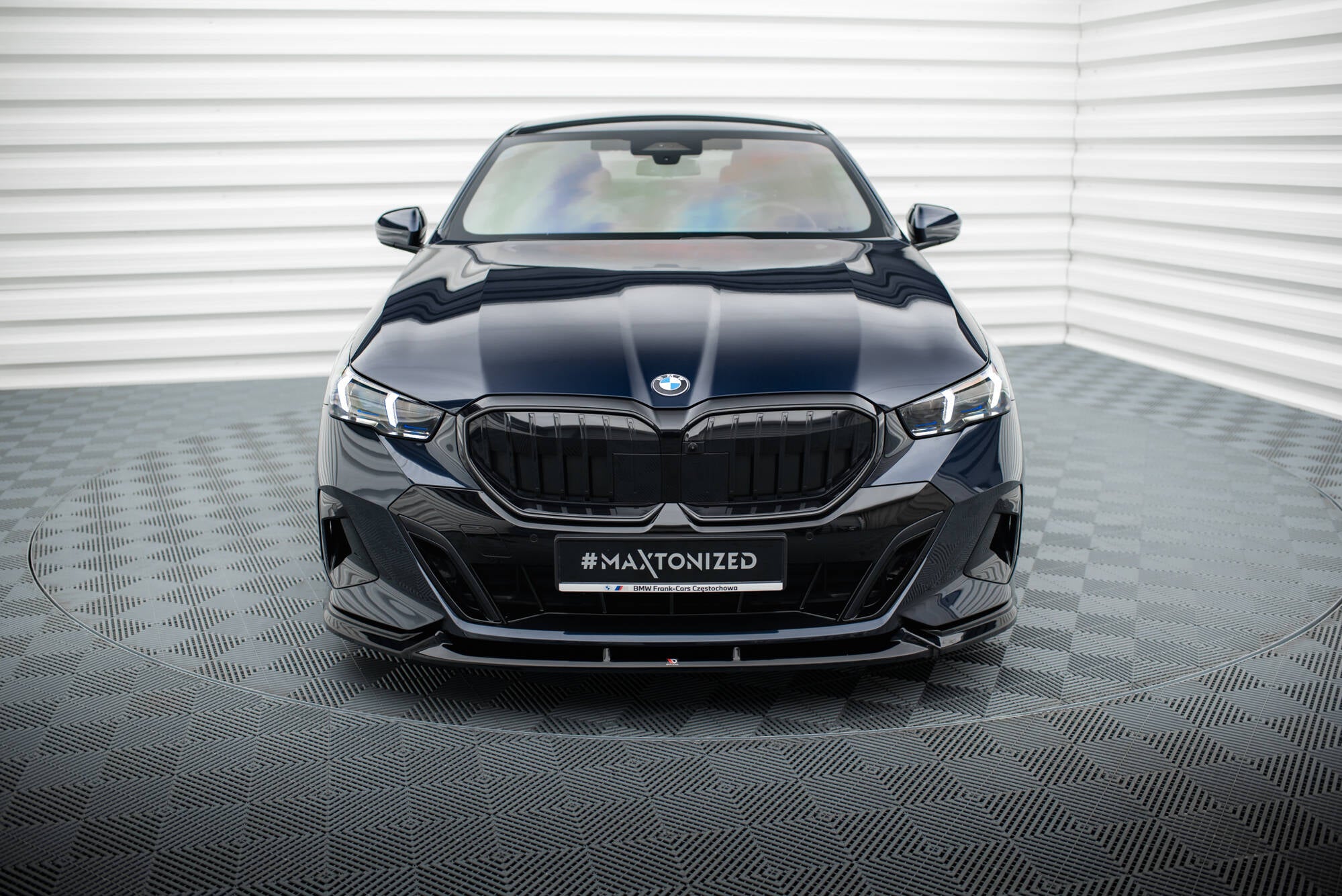 Maxton Design Street+ Spoilerlippe Front Ansatz V.1 passend für BMW 5er / i5 M-Paket Limousine / Touring G60 / G61 schwarz Hochglanz