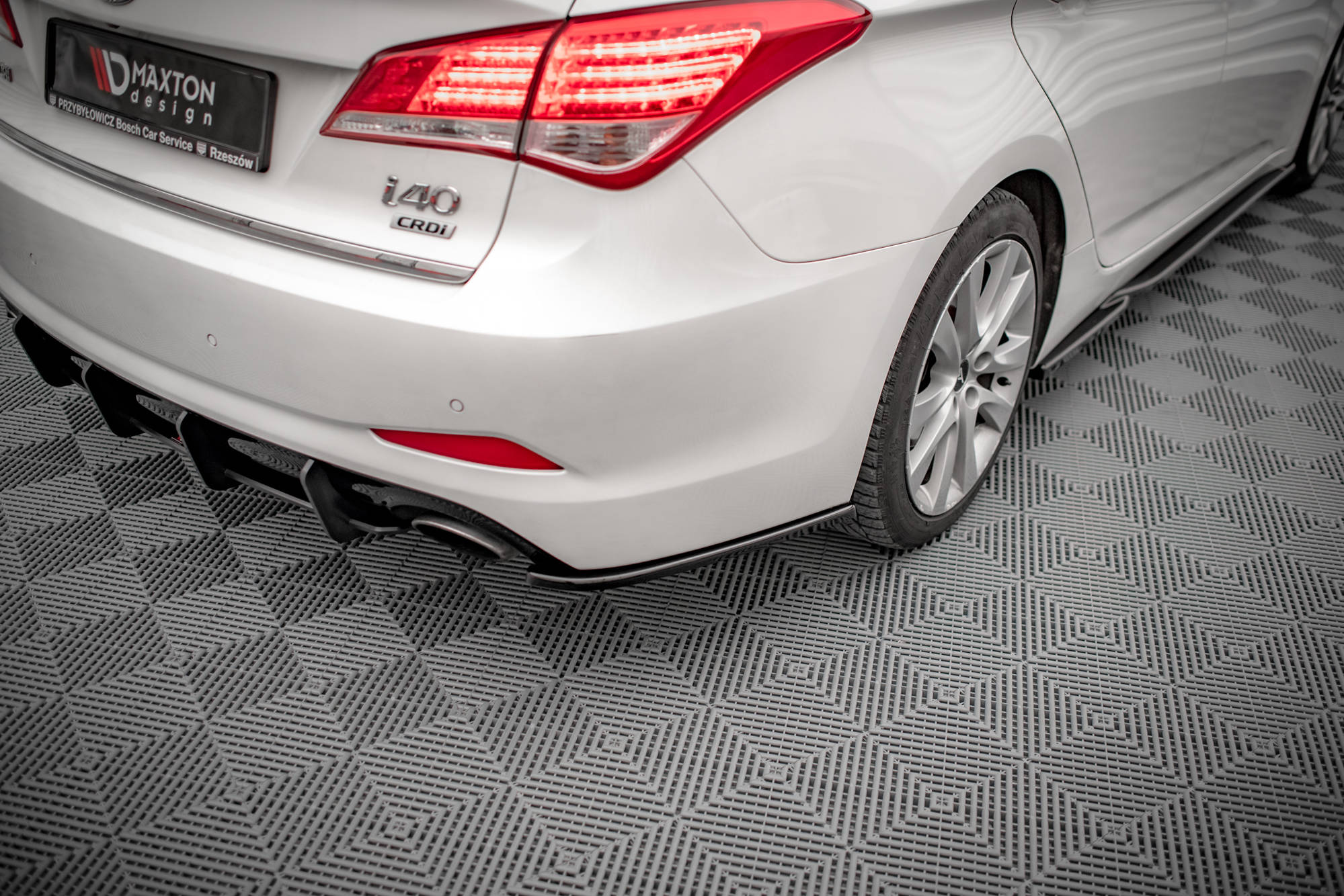 Maxton Design Heck Ansatz Flaps Diffusor passend für Hyundai I40 Mk1 schwarz Hochglanz