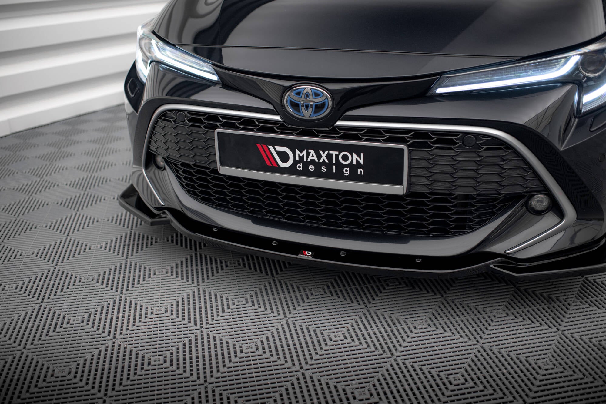 Maxton Design Street+ Spoilerlippe Front Ansatz V.2 passend für Toyota Corolla XII Touring Sports/ Hatchback schwarz Hochglanz
