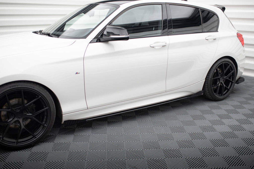 Maxton Design Street Pro Street+ Seitenschweller Leisten V.2 passend für + Flaps passend für BMW 1er F20 M135i / M140i / M-Paket schwarz Hochglanz