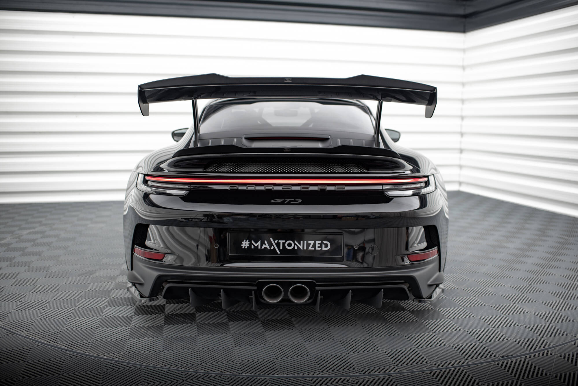 Maxton Design Niedriger Spoiler CAP passend für Porsche 911 992 GT3 schwarz Hochglanz