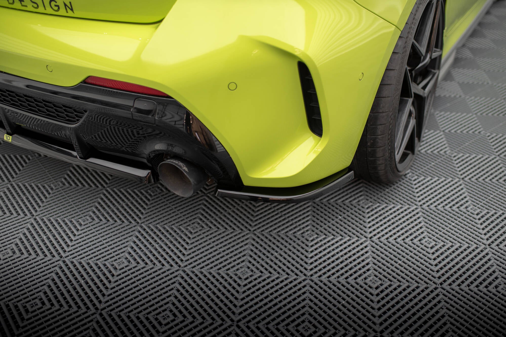 Maxton Design Heck Ansatz Flaps Diffusor V.7 passend für BMW 1er M-Paket / M135i F40 schwarz Hochglanz