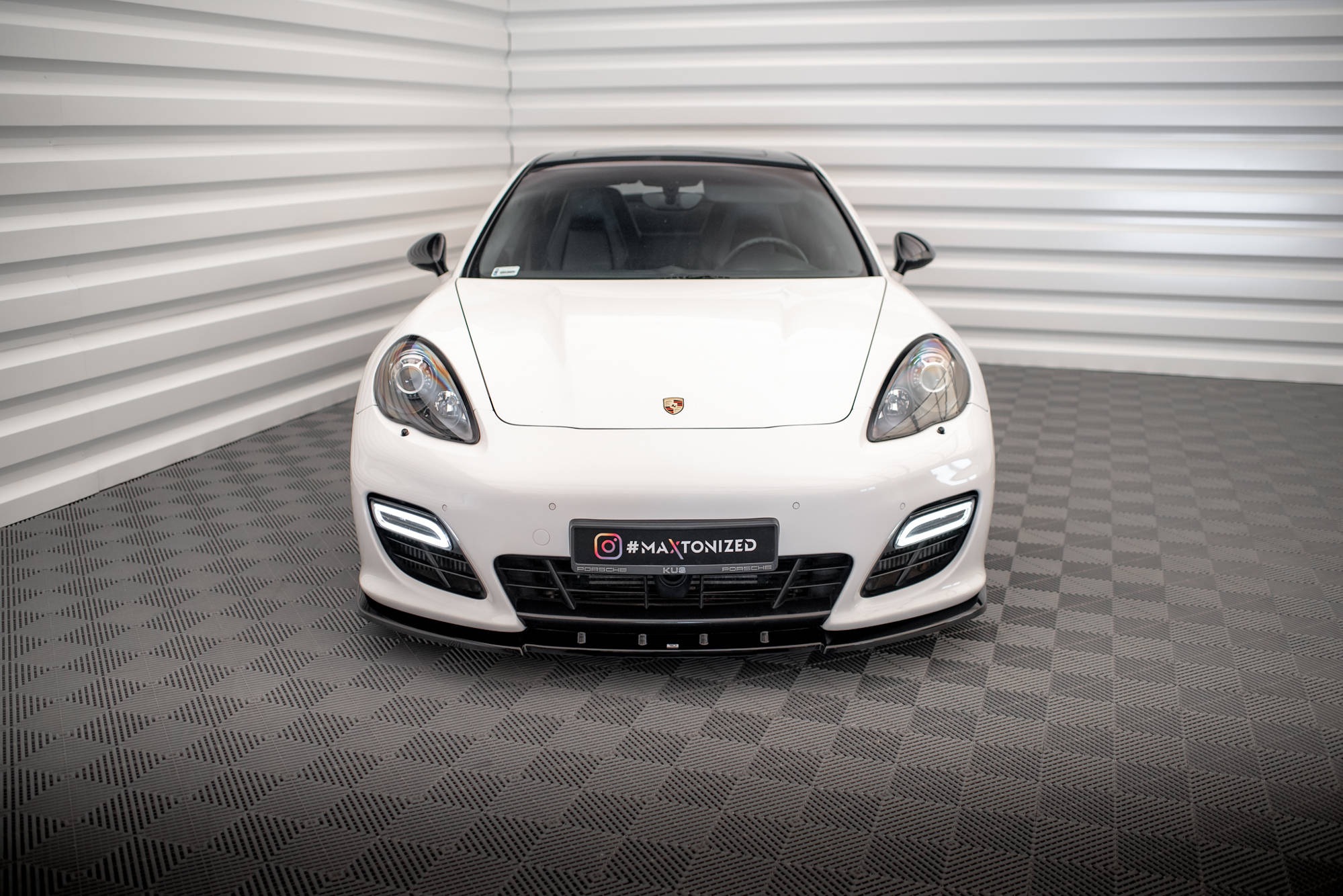 Maxton Design Street+ Spoilerlippe Front Ansatz V.1 passend für Porsche Panamera Turbo Sport Design Package 970 schwarz Hochglanz