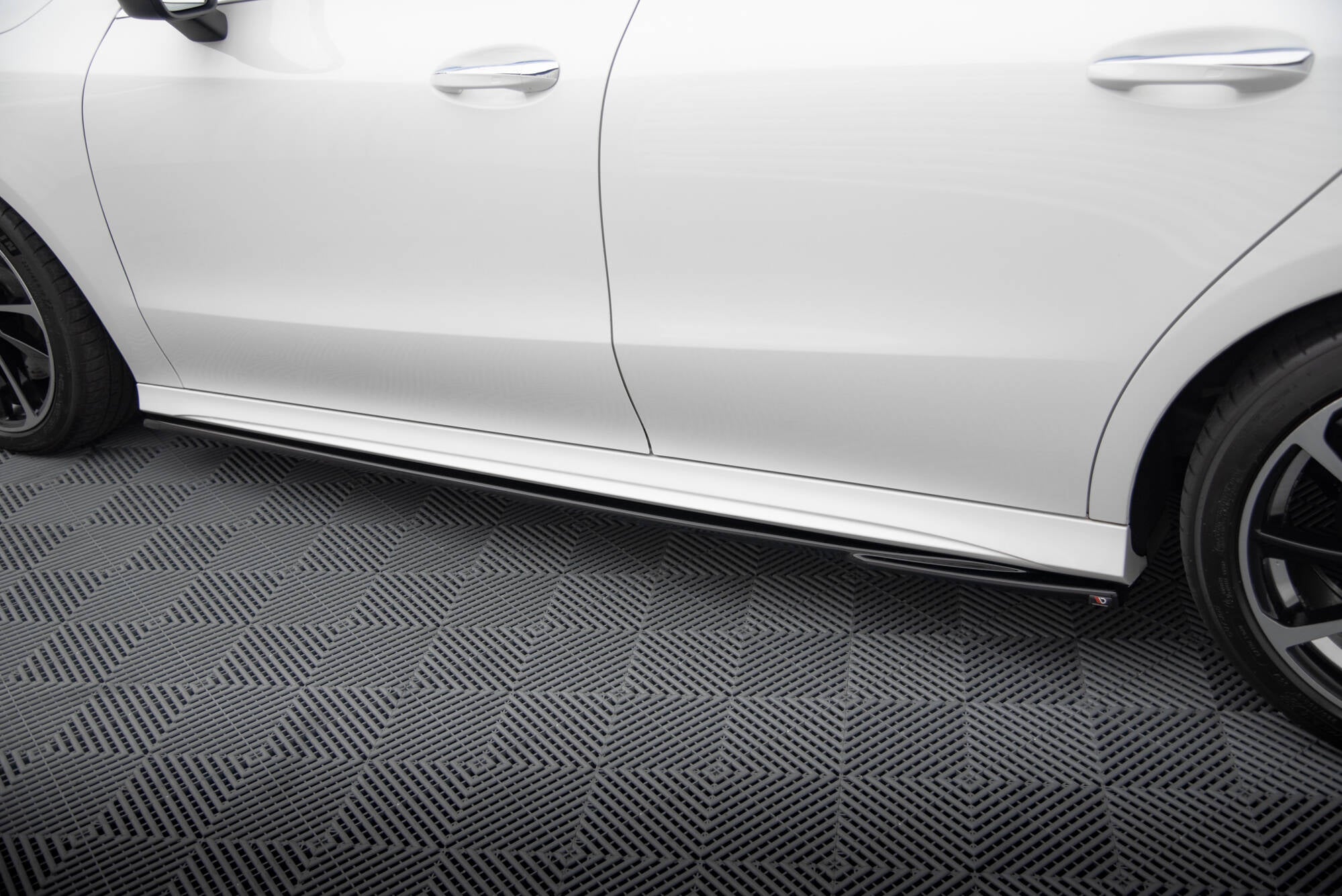 Maxton Design Street+ Seitenschweller Leisten passend für Mercedes-Benz CLA AMG-Line C118 schwarz Hochglanz