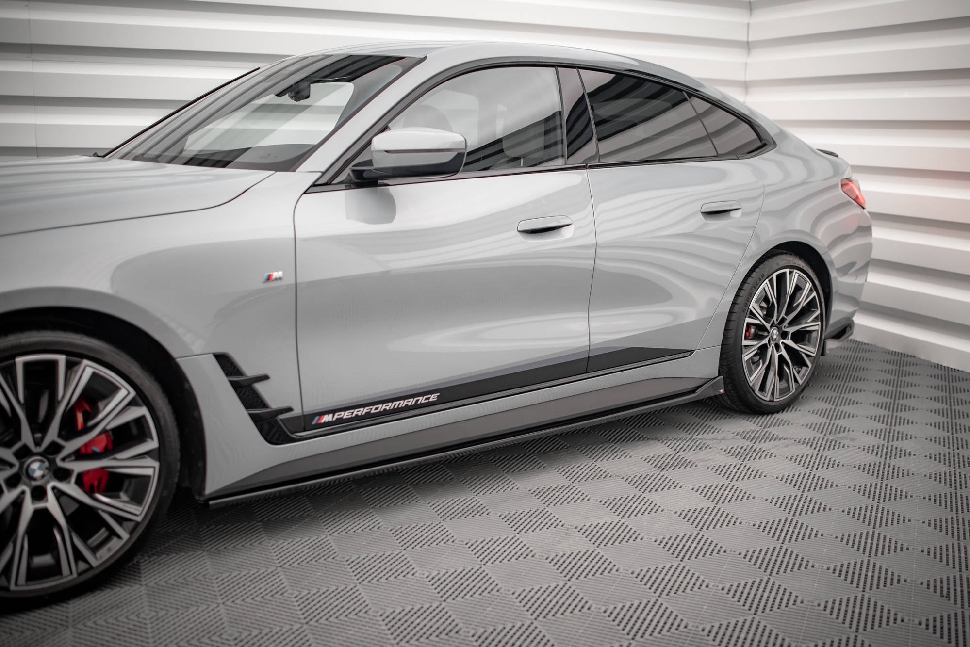 Maxton Design Street+ Seitenschweller Leisten V.2 passend für BMW 4er Gran Coupe M-Paket / M440i G26 schwarz Hochglanz