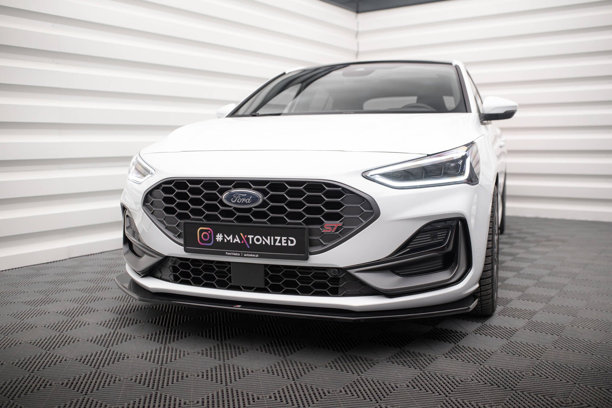 Maxton Design Street+ Spoilerlippe Front Ansatz V.6 passend für Ford Focus ST / ST-Line Mk4 Facelift schwarz Hochglanz
