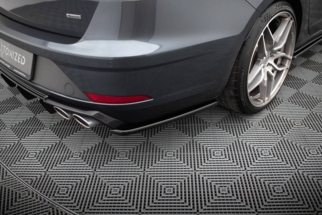 Maxton Design Heck Ansatz Flaps Diffusor V.2 passend für Seat Leon Cupra Mk3 FL Sportstourer schwarz Hochglanz