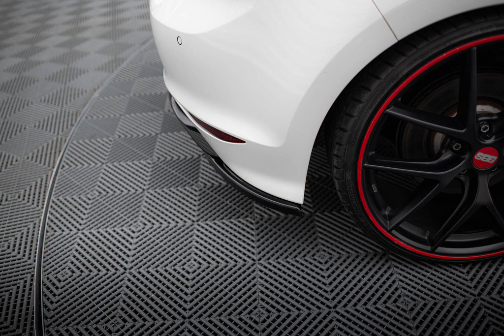 Maxton Design Heck Ansatz Flaps Diffusor V.1 passend für VW Golf 7 R / R-Line schwarz Hochglanz