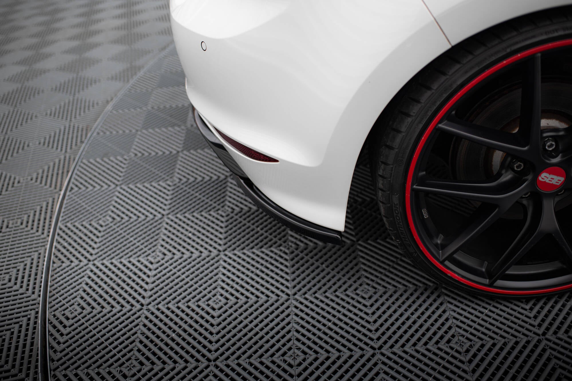 Maxton Design Heck Ansatz Flaps Diffusor V.1 passend für VW Golf 7 R / R-Line schwarz Hochglanz