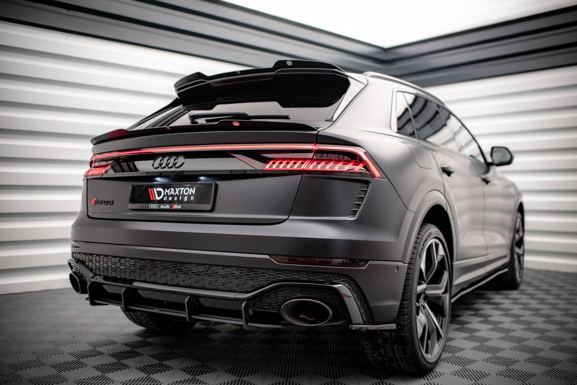 Maxton Design Niedriger Spoiler CAP V.2 passend für Audi RSQ8 Mk1 Facelift schwarz Hochglanz