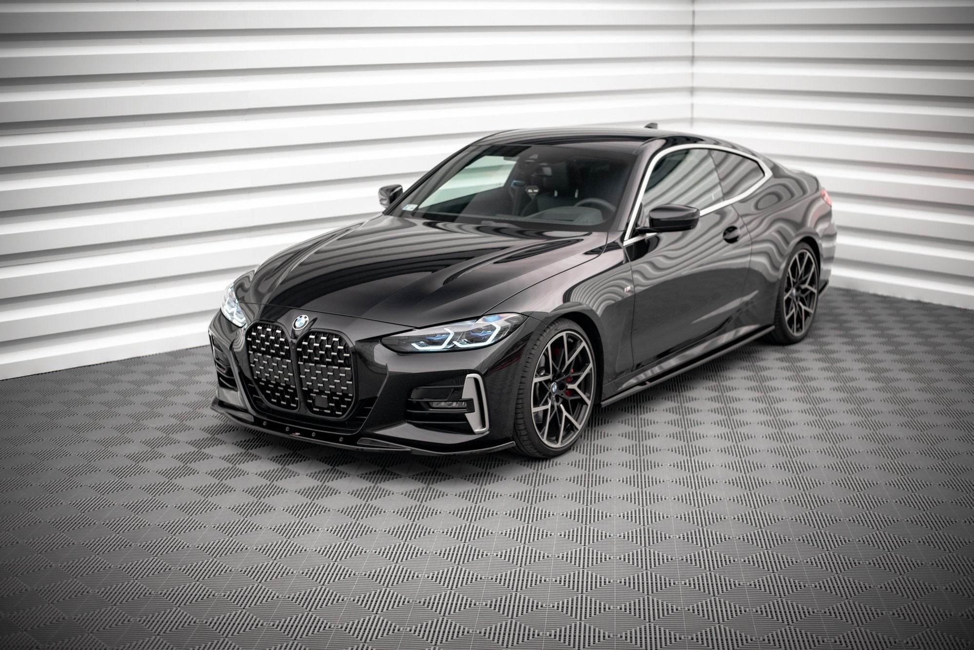 Maxton Design Street+ Spoilerlippe Front Ansatz V.1 passend für BMW 4er M-Paket / M440i G22 / G23 / G22 Facelift / G23 Facelift schwarz Hochglanz