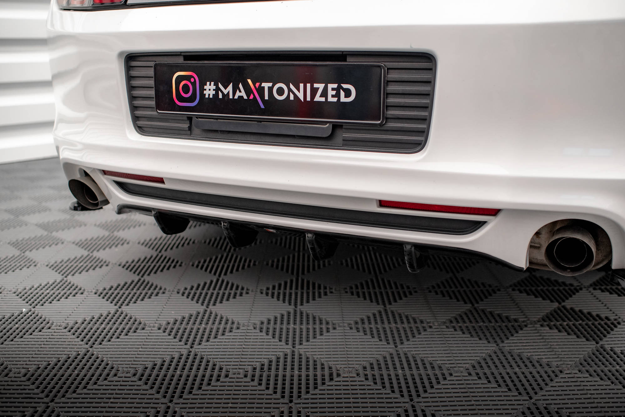 Maxton Design Diffusor Heck Ansatz passend für Ford Mustang Mk5 Facelift schwarz Hochglanz