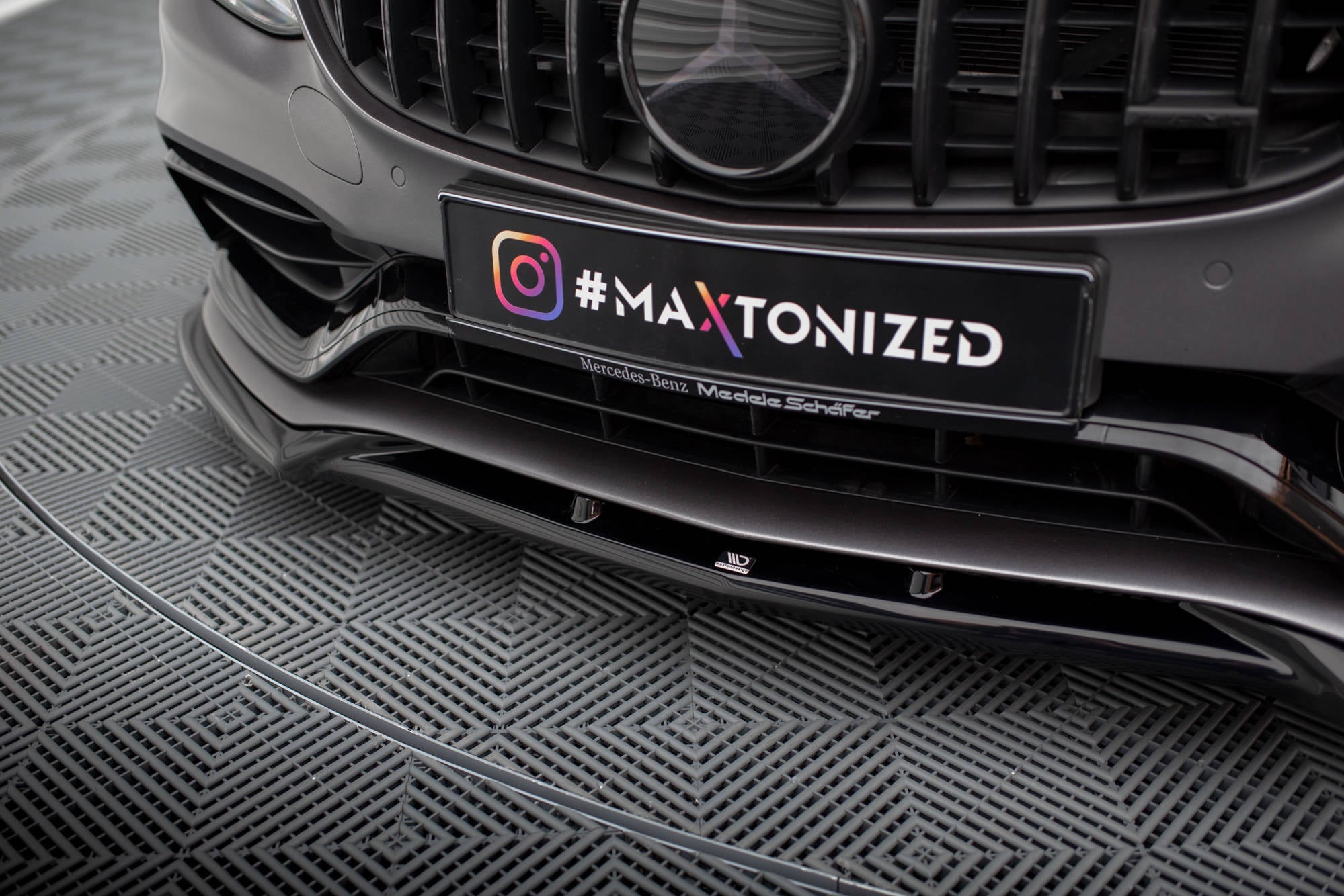 Maxton Design Street+ Spoilerlippe Front Ansatz V.2 passend für Mercedes-AMG C63 Limousine / Kombi W205 Facelift schwarz Hochglanz