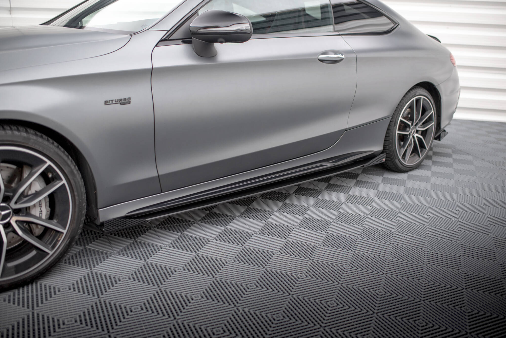 Maxton Design Street Pro Street+ Seitenschweller Leisten + Flaps passend für Mercedes-AMG C43 Coupe / Cabrio C205 Facelift / A205 Facelift schwarz Hochglanz