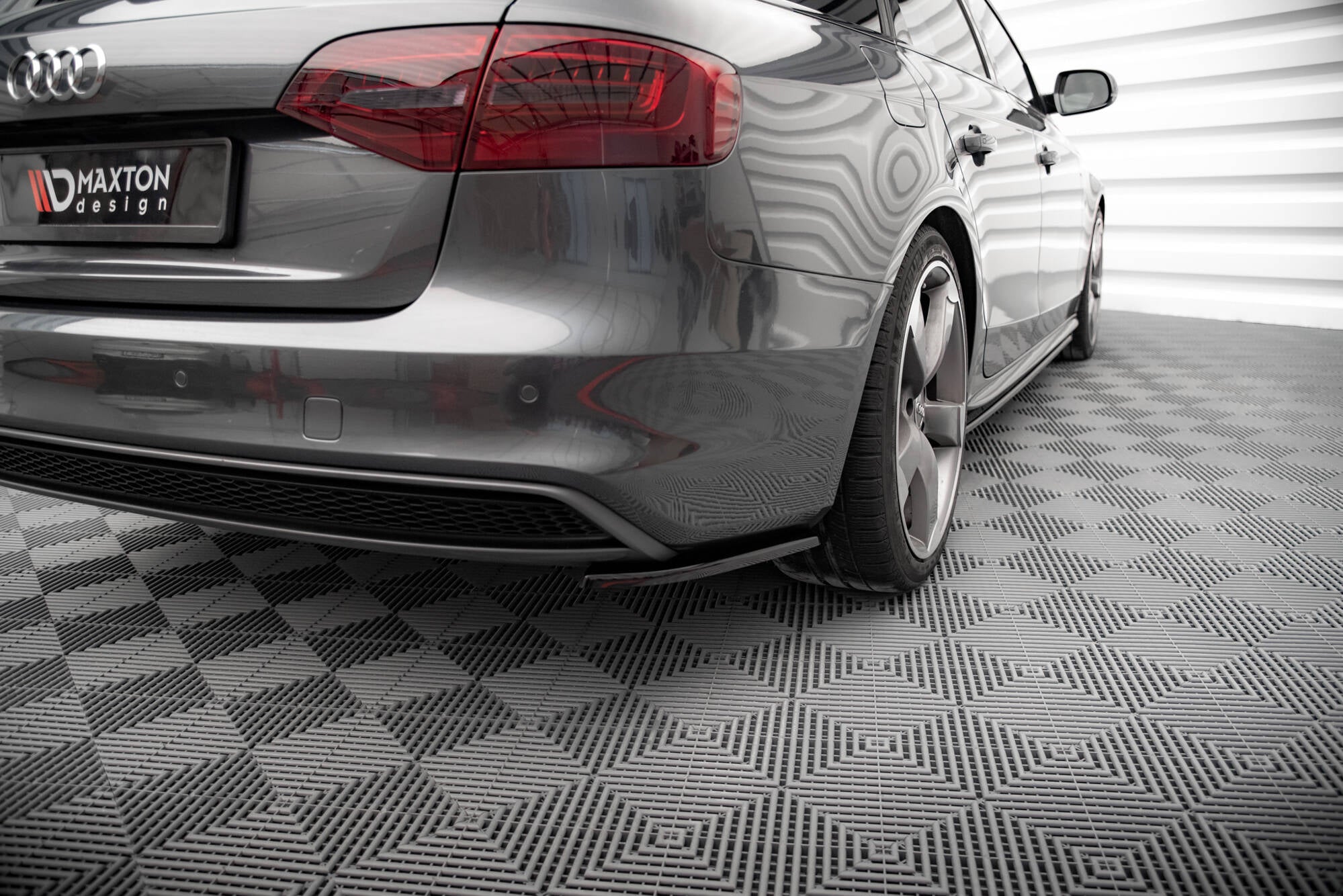 Maxton Design Heck Ansatz Flaps Diffusor V.2 passend für Audi A4 S-Line Avant B8 Facelift schwarz Hochglanz