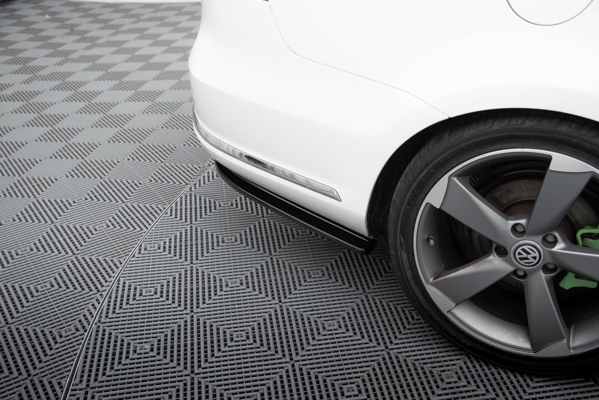 Maxton Design Heck Ansatz Flaps Diffusor passend für VW Passat Variant B7 schwarz Hochglanz
