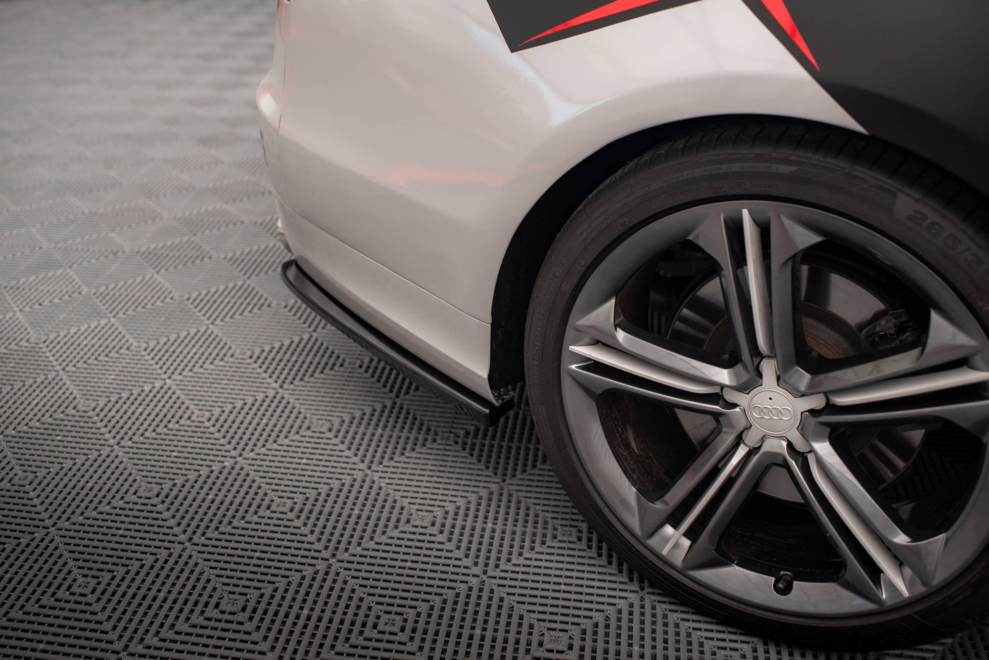 Maxton Design Heck Ansatz Flaps Diffusor passend für Audi S8 D4 schwarz Hochglanz
