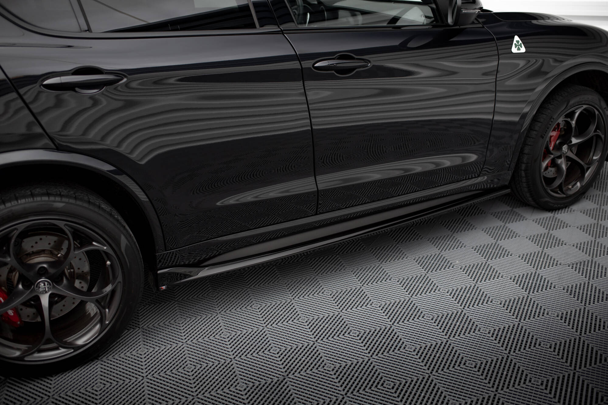 Maxton Design Street+ Seitenschweller Leisten passend für Alfa Romeo Stelvio Quadrifoglio Mk1 schwarz Hochglanz
