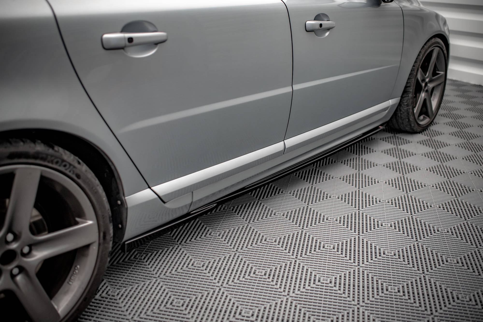 Maxton Design Seitenschweller Ansatz für Volvo V70 Mk3 Carbon Look