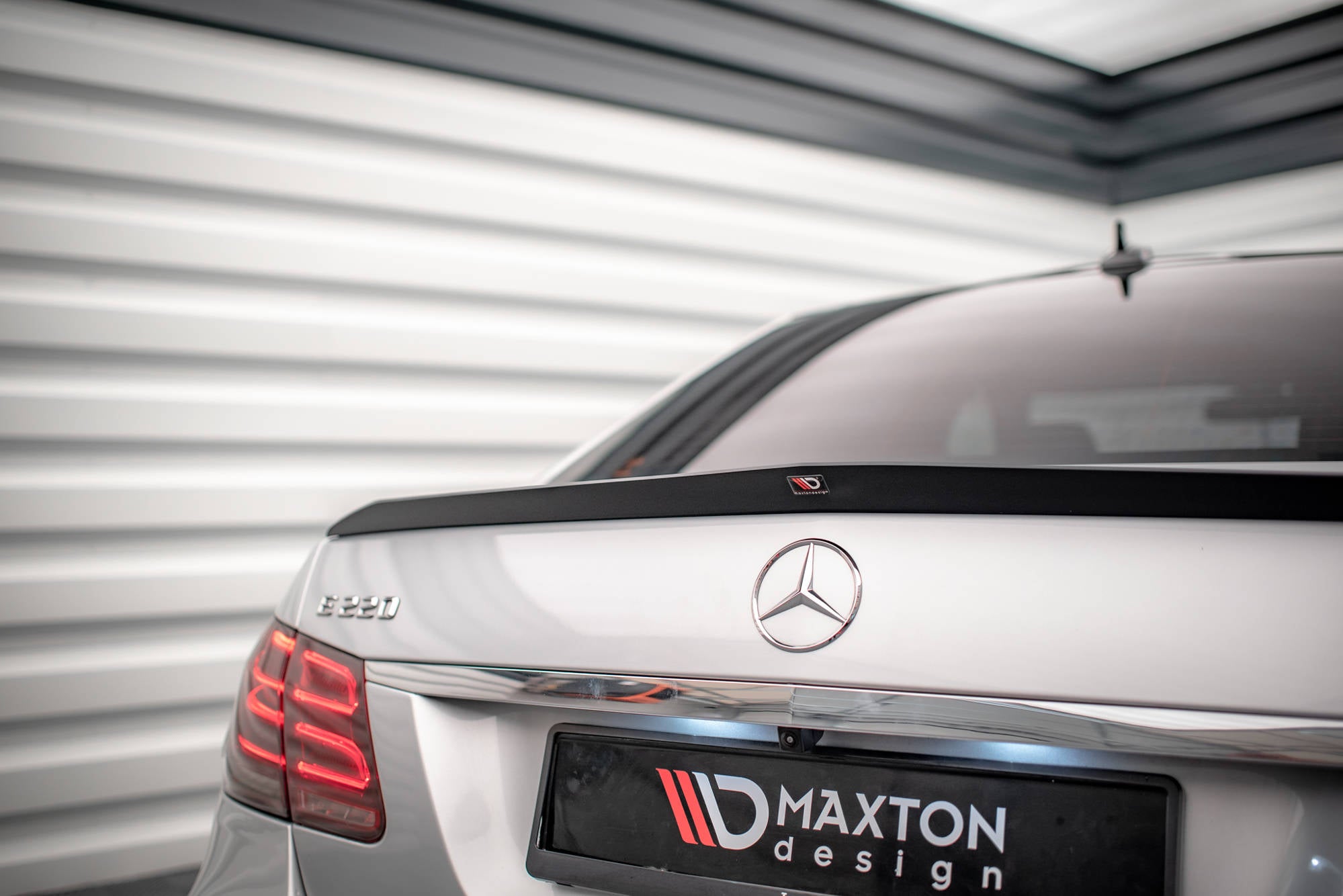 Maxton Design Spoiler CAP passend für Mercedes-Benz E63 AMG / AMG-Line / Standard Limousine W212 Facelift schwarz Hochglanz