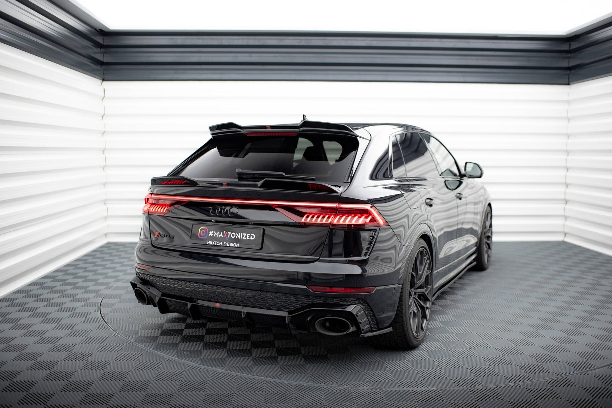 Maxton Design Niedriger Spoiler CAP 3D passend für Audi RSQ8 Mk1 Facelift schwarz Hochglanz