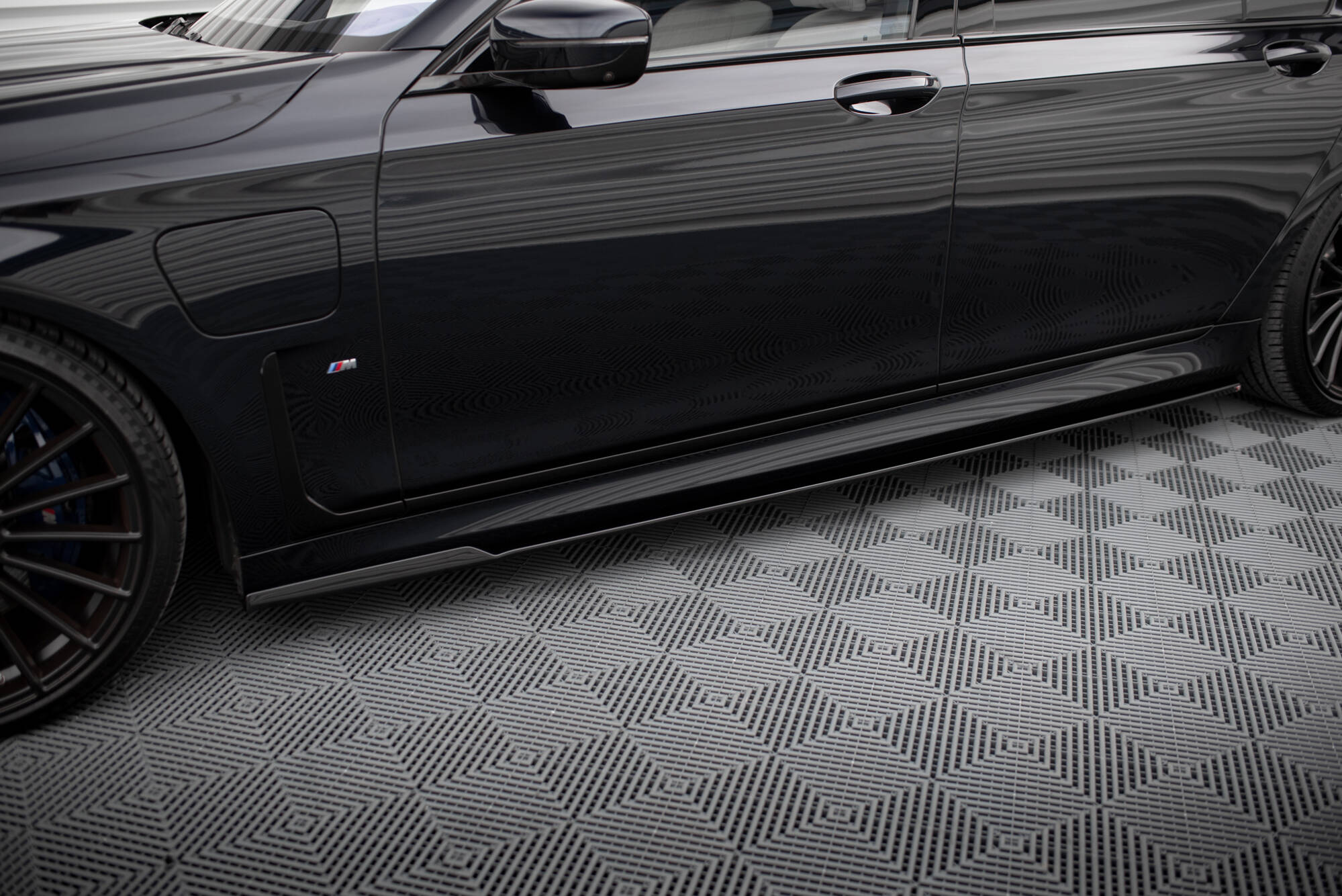 Maxton Design Street+ Seitenschweller Leisten V.2 passend für BMW 7 Lang M-Paket G12 schwarz Hochglanz