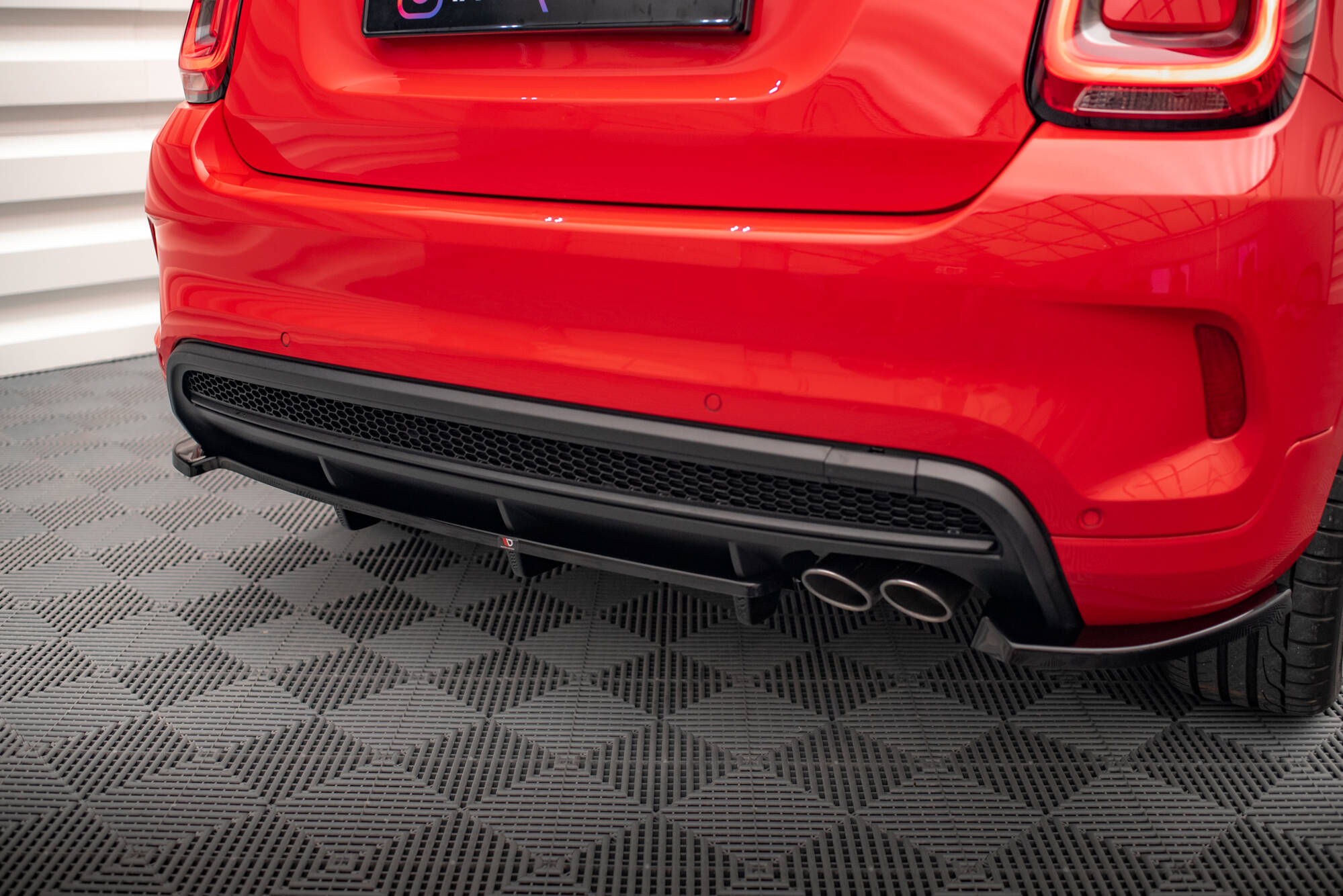 Maxton Design Street+ Mittlerer Diffusor RACE passend für Fiat 500X Sport Mk1 Facelift schwarz Hochglanz