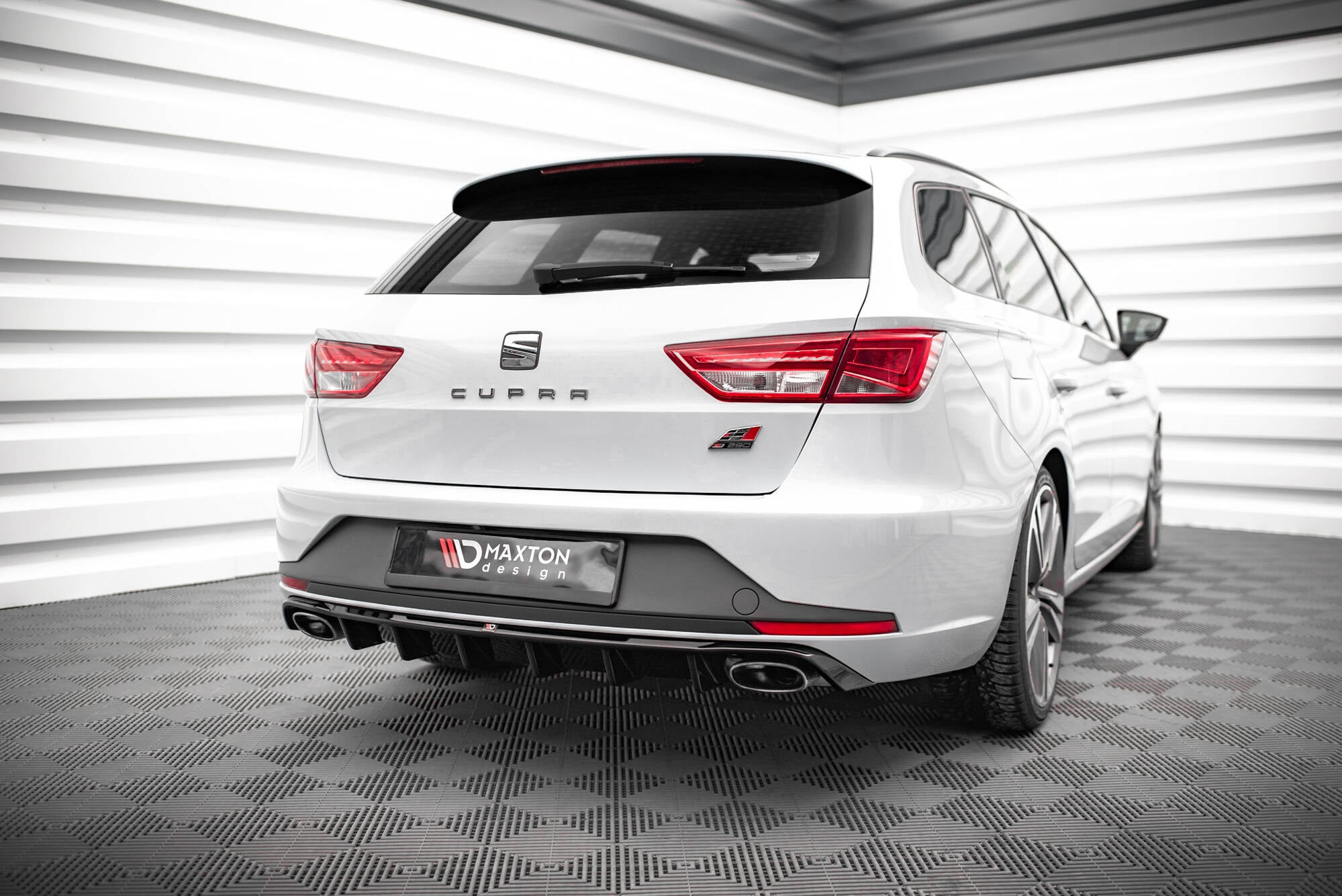 Maxton Design Diffusor Heck Ansatz passend für Seat Leon Cupra Sportstourer Mk3 schwarz Hochglanz