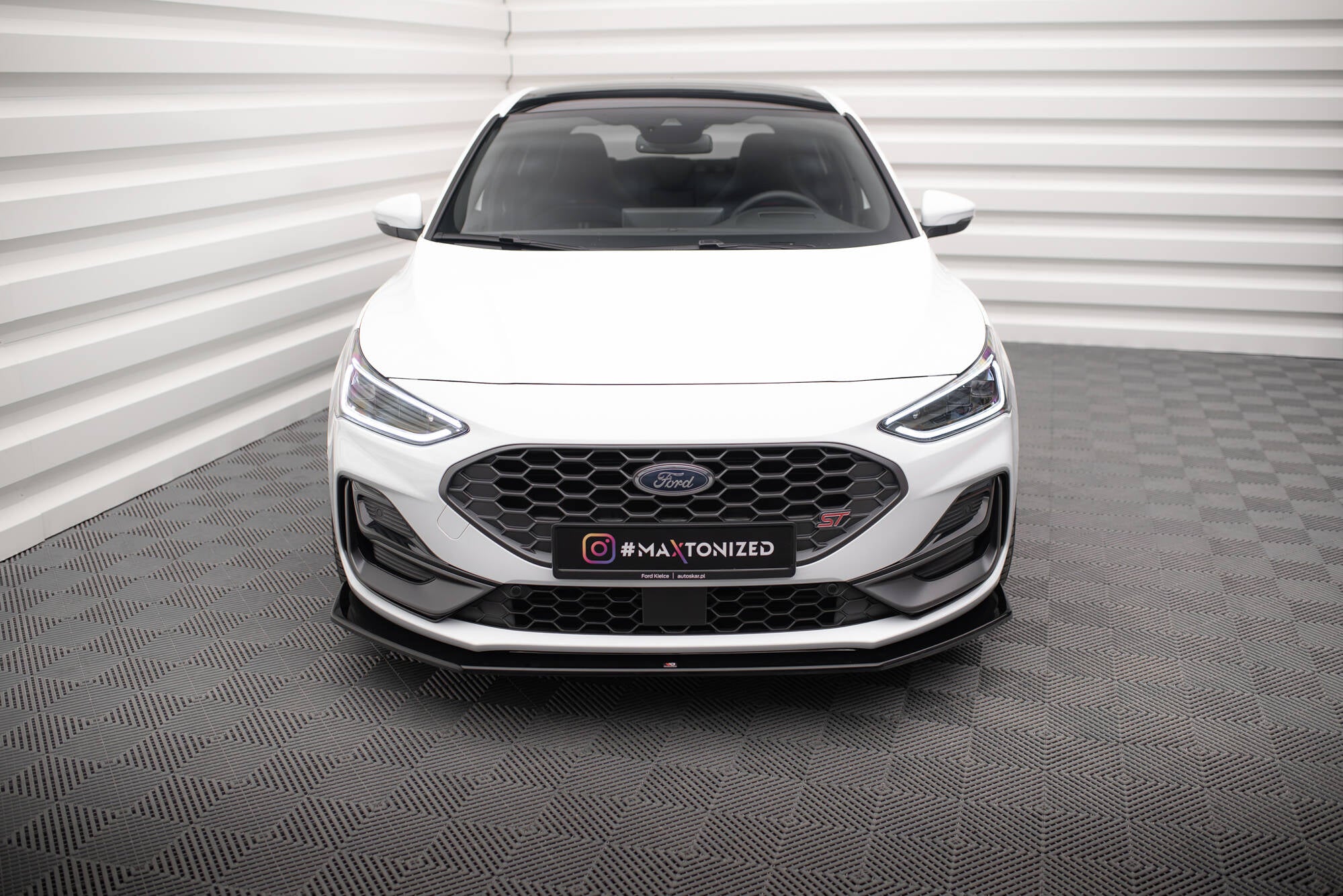Maxton Design Street+ Spoilerlippe Front Ansatz V.6 passend für Ford Focus ST / ST-Line Mk4 Facelift schwarz Hochglanz