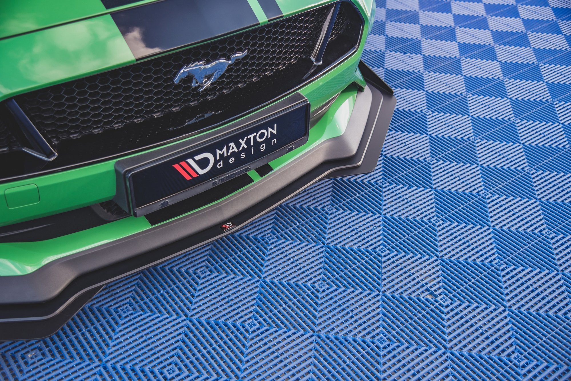 Maxton Design Street Pro Street+ Spoilerlippe Front Ansatz passend für V.1 passend für + Flaps Ford Mustang GT Mk6 Facelift schwarz Hochglanz