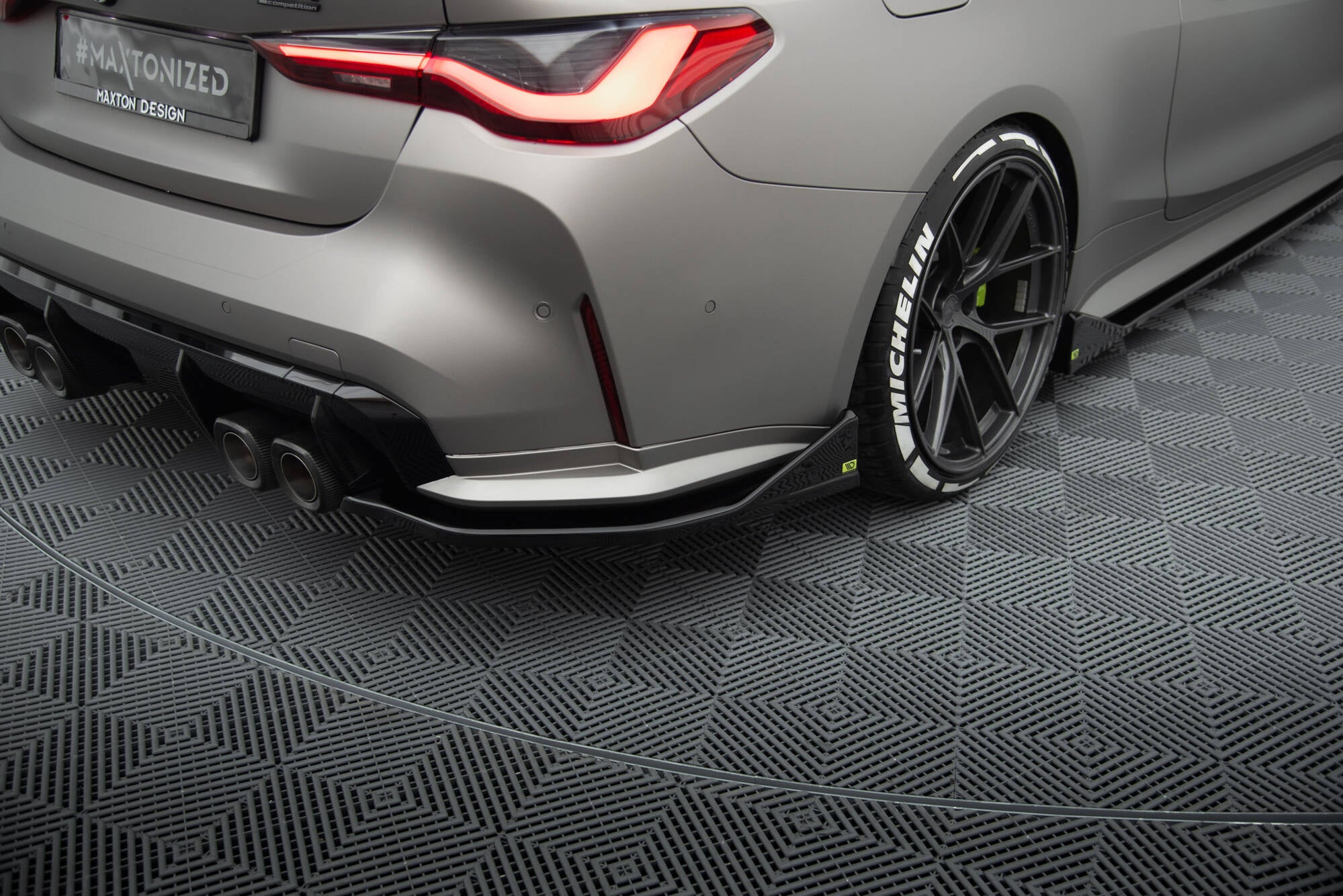 Maxton Design Heck Ansatz Flaps Diffusor V.3 passend für CSL Look BMW M4 G82 / G82 Facelift schwarz Hochglanz